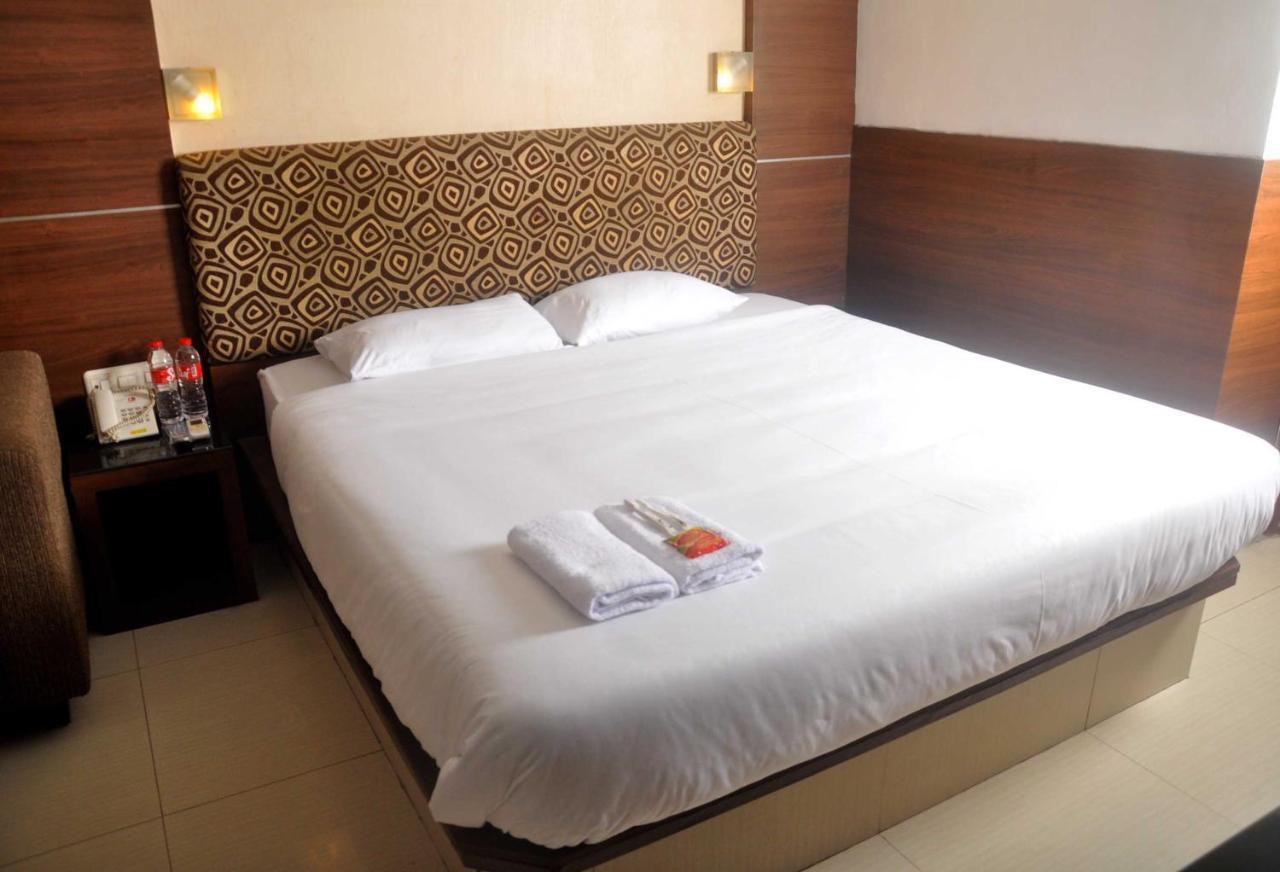 Ams Penthouse Hotel Jakarta Bagian luar foto